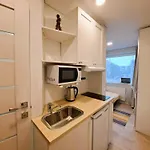 Prie Centro Ramybe Tarp Medziu