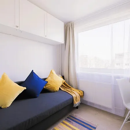 Cozy By The River With Balcony 20min Old Town Free Parking Self Check In דירה