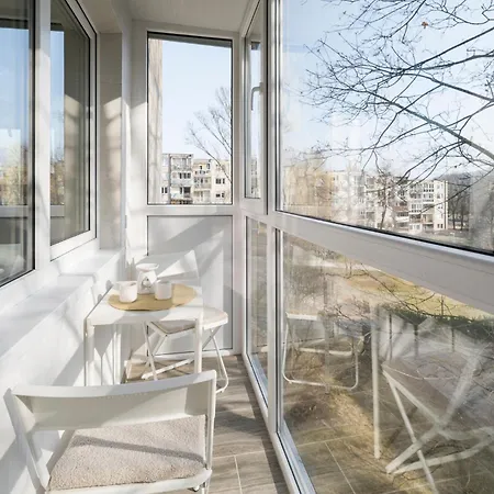 Cozy By The River With Balcony 20min Old Town Free Parking Self Check In