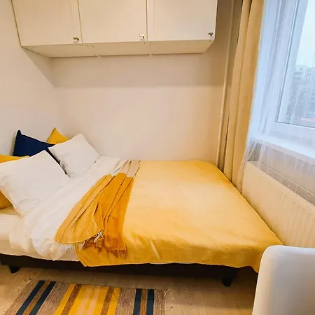 דירה Cozy By The River With Balcony 20min Old Town Free Parking Self Check In וילנה