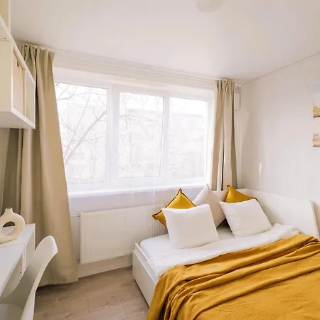 דירה Cozy By The River With Balcony 20min Old Town Free Parking Self Check In *