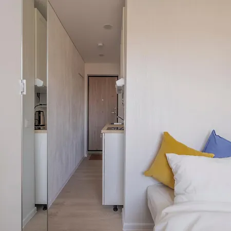 Cozy By The River With Balcony 20min Old Town Free Parking Self Check In