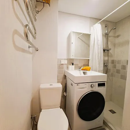 Cozy By The River With Balcony 20min Old Town Free Parking Self Check In דירה