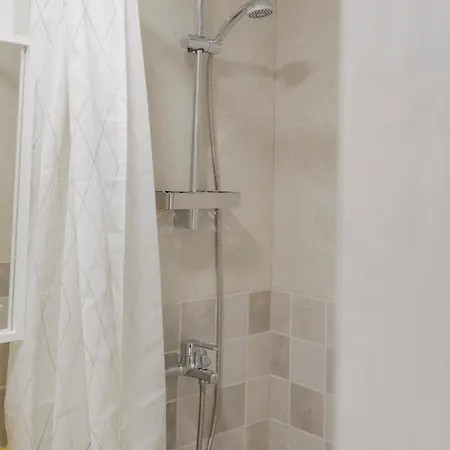 דירה Cozy By The River With Balcony 20min Old Town Free Parking Self Check In *