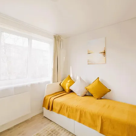 דירה Cozy By The River With Balcony 20min Old Town Free Parking Self Check In וילנה