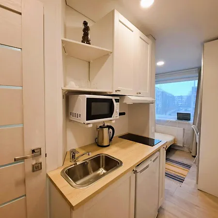 Prie Centro Ramybe Tarp Medziu