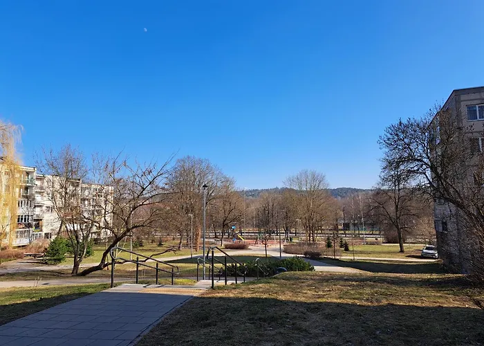 Prie Centro Ramybe Tarp Medziu Apartment Vilnius