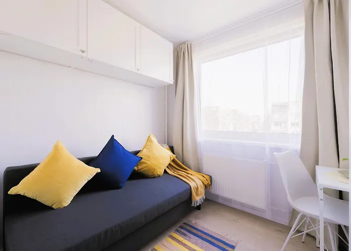 Prie Centro Ramybe Tarp Medziu Apartment