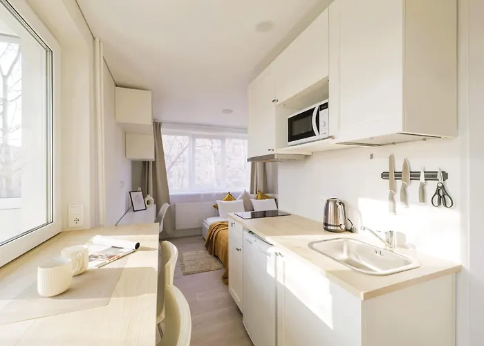 Prie Centro Ramybe Tarp Medziu *