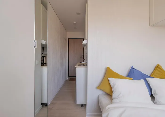 Prie Centro Ramybe Tarp Medziu