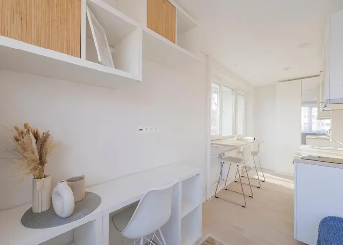 Prie Centro Ramybe Tarp Medziu Apartment Vilnius