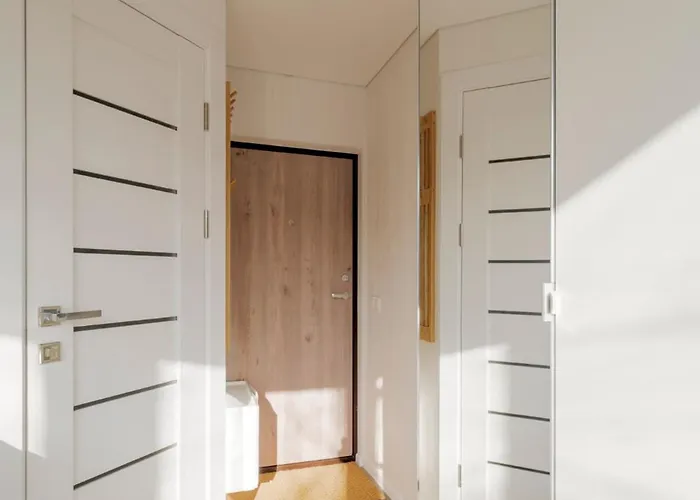 Prie Centro Ramybe Tarp Medziu