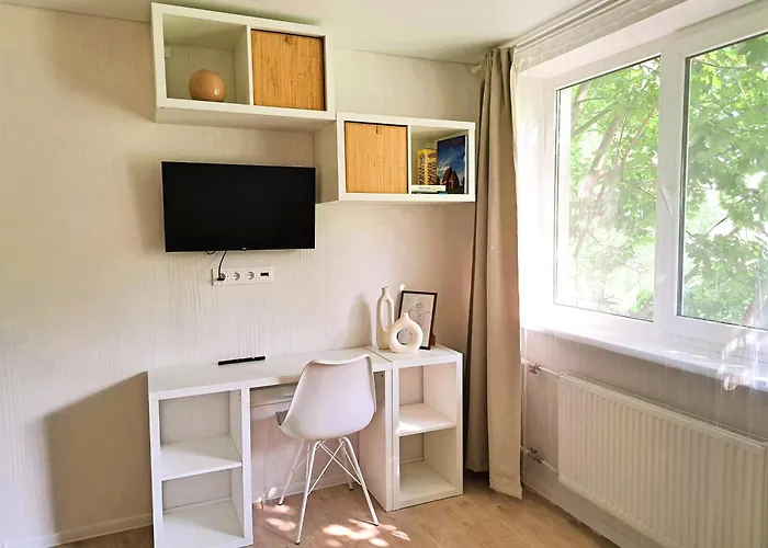 Prie Centro Ramybe Tarp Medziu