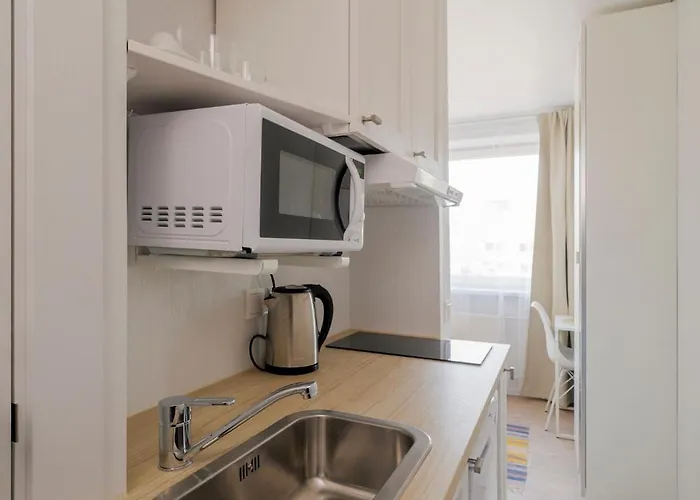 Prie Centro Ramybe Tarp Medziu