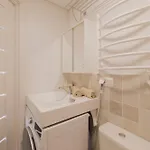Prie Centro Ramybe Tarp Medziu