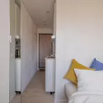 Prie Centro Ramybe Tarp Medziu