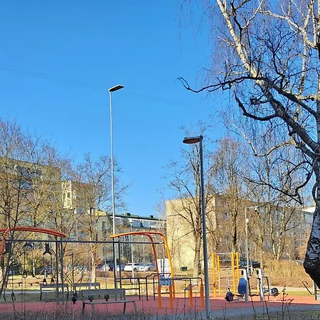 Prie Centro Ramybe Tarp Medziu